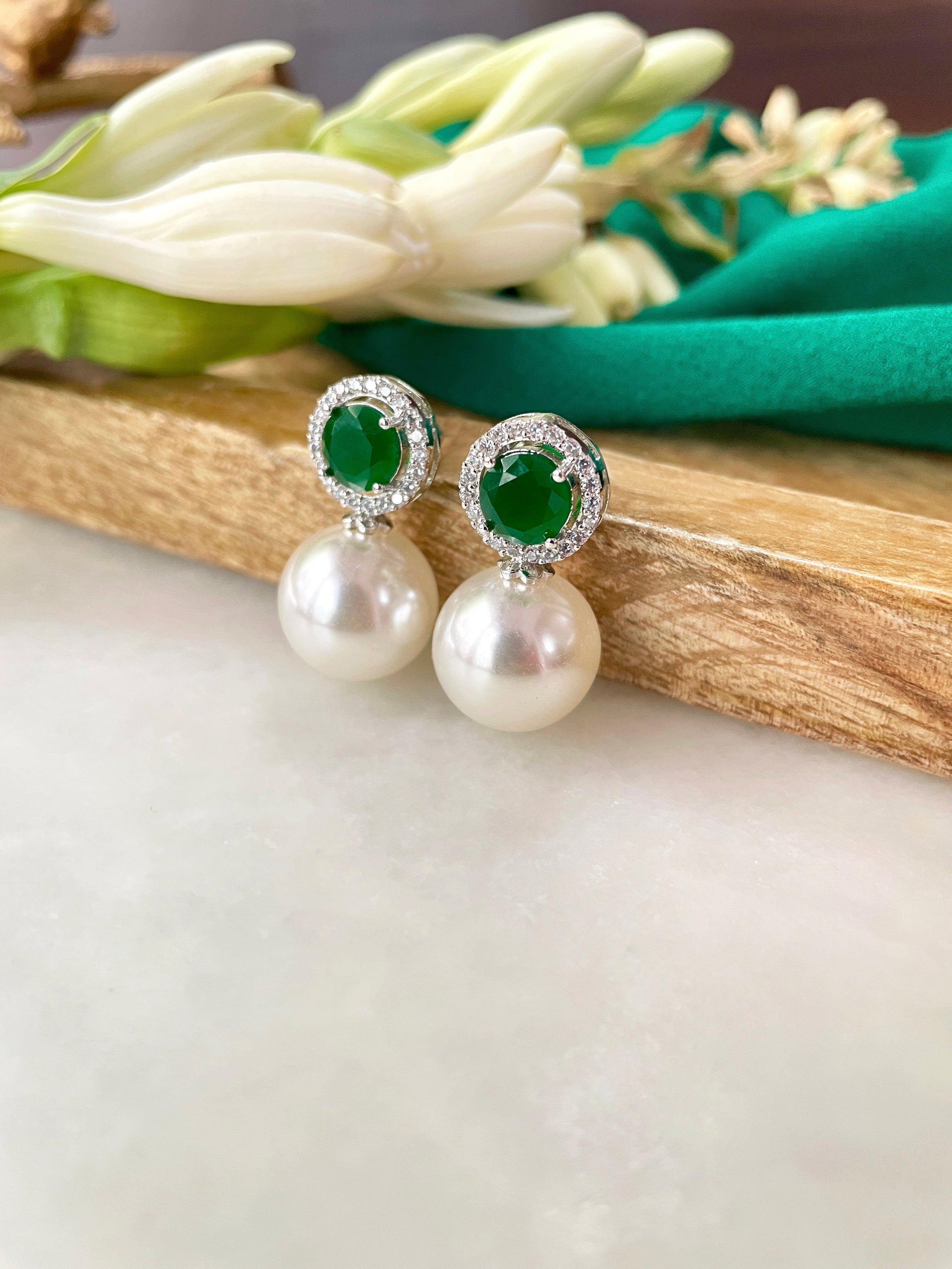 La Perle Solitaire Pearl Studs