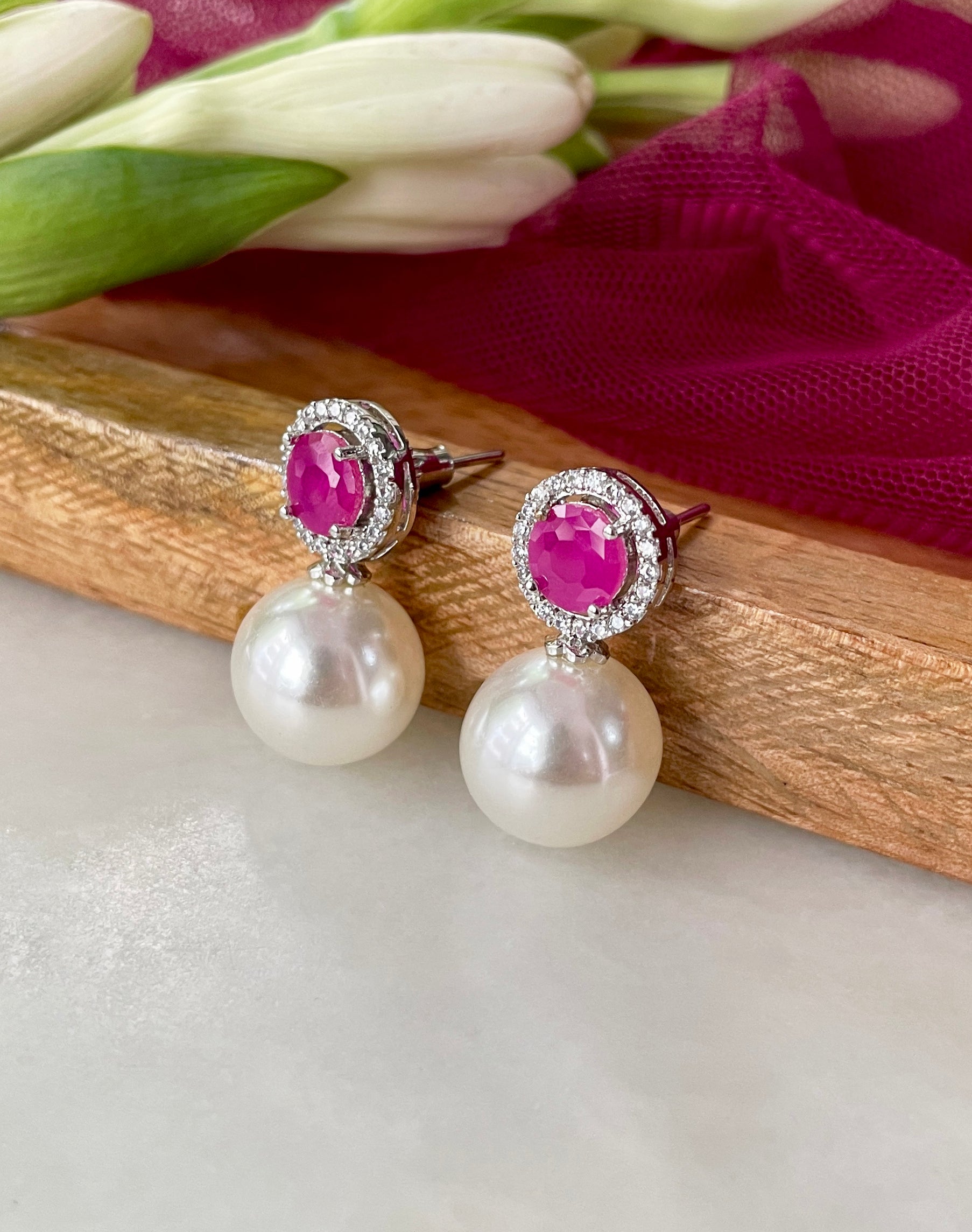 La Perle Solitaire Pearl Studs