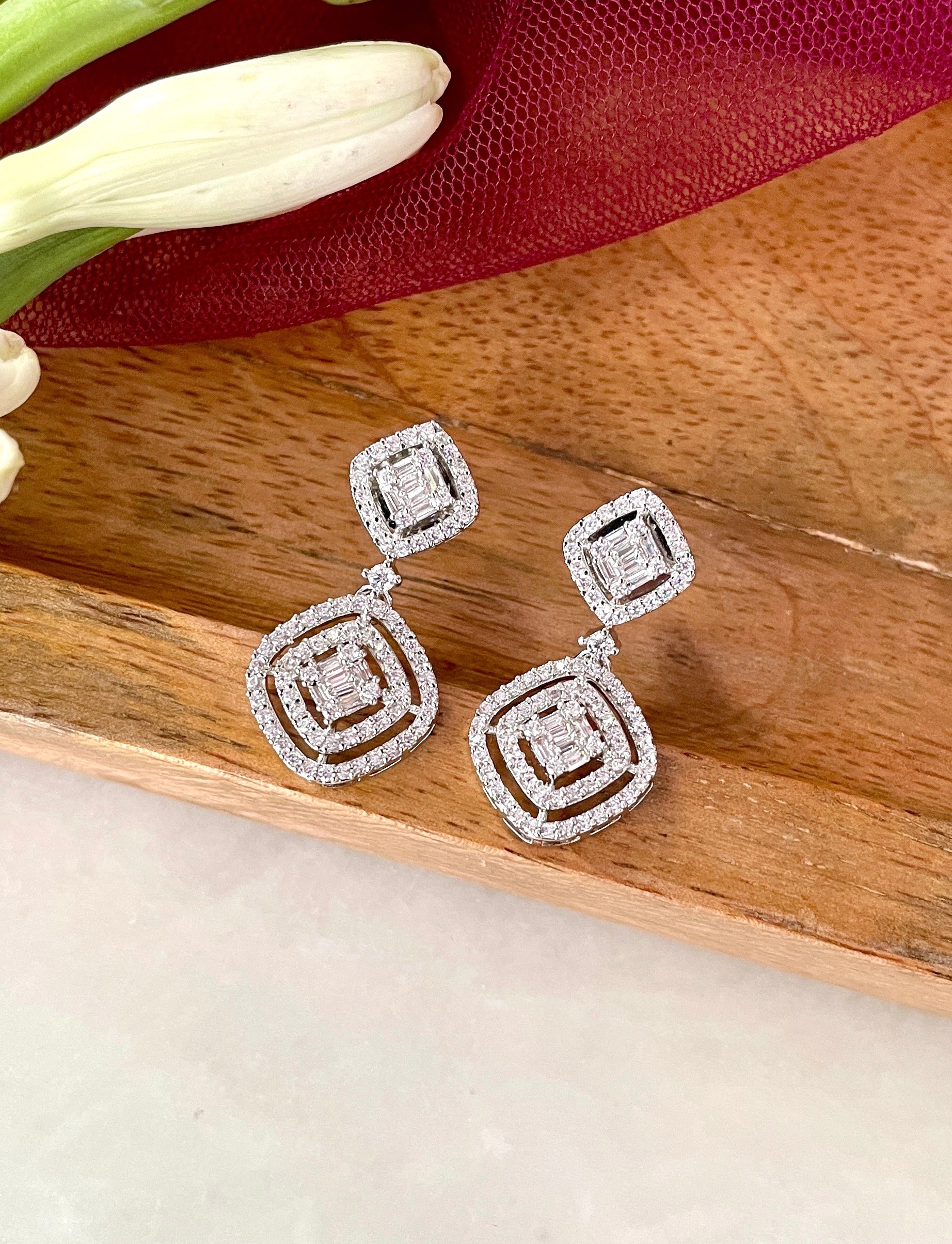 Lina Classic Diamond Earrings