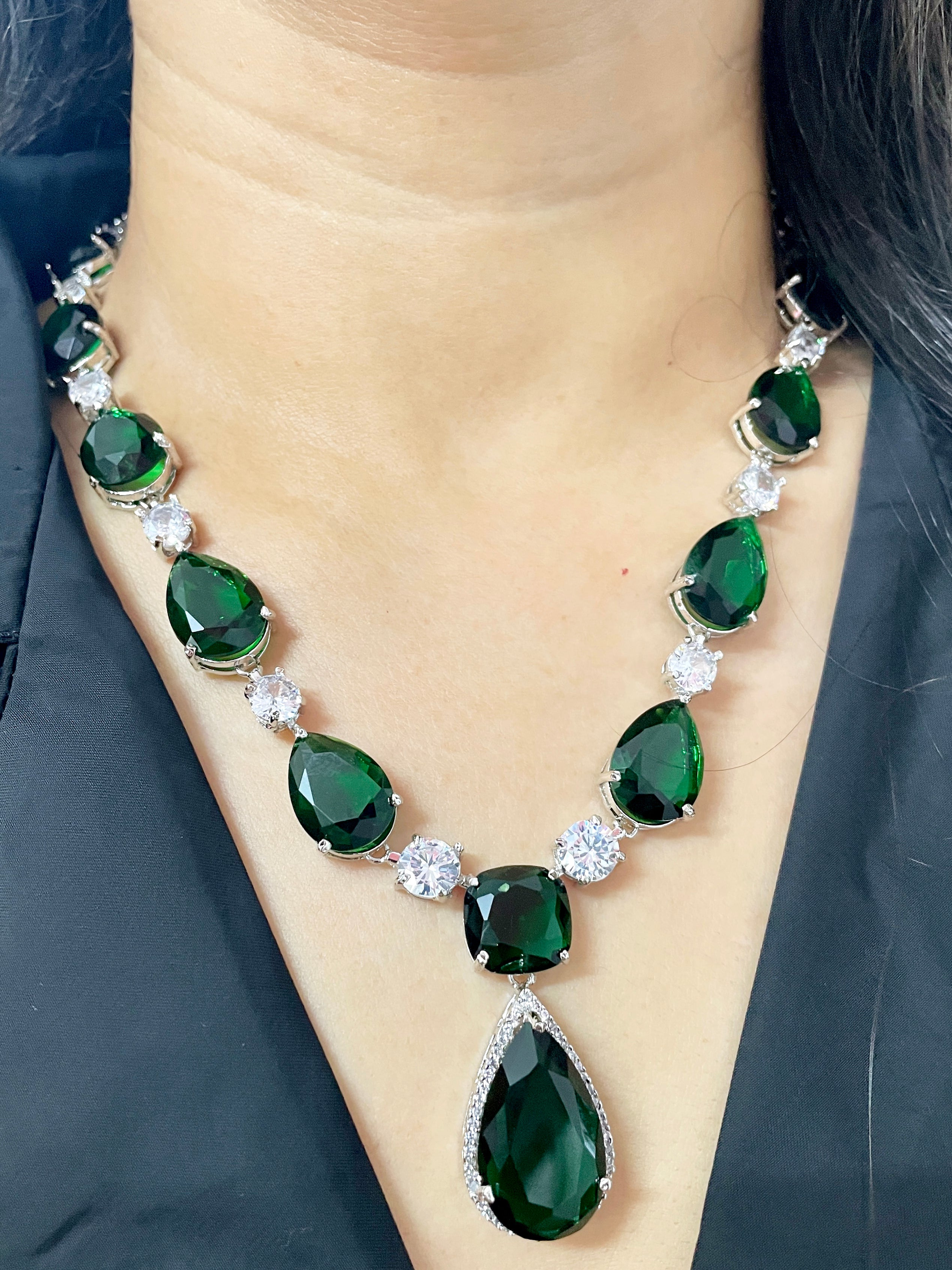 Dawn Chunky Pear Stones Necklace Set