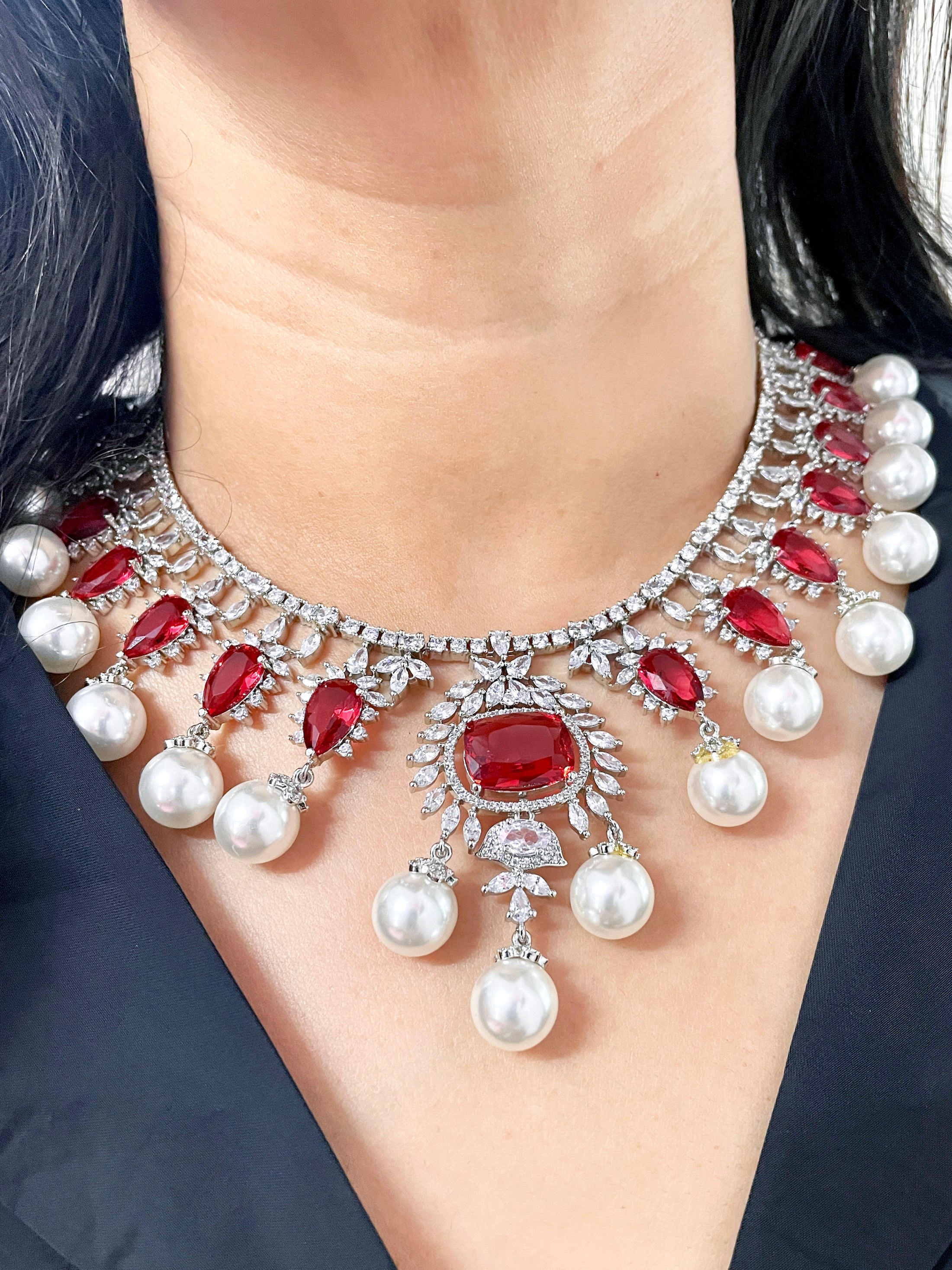 Lola Diamond & Pearls Necklace Set