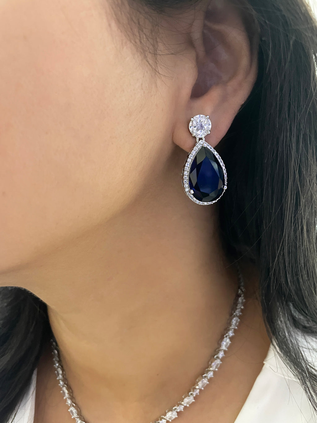 Aadra Pear Drop Lariat Necklace Set