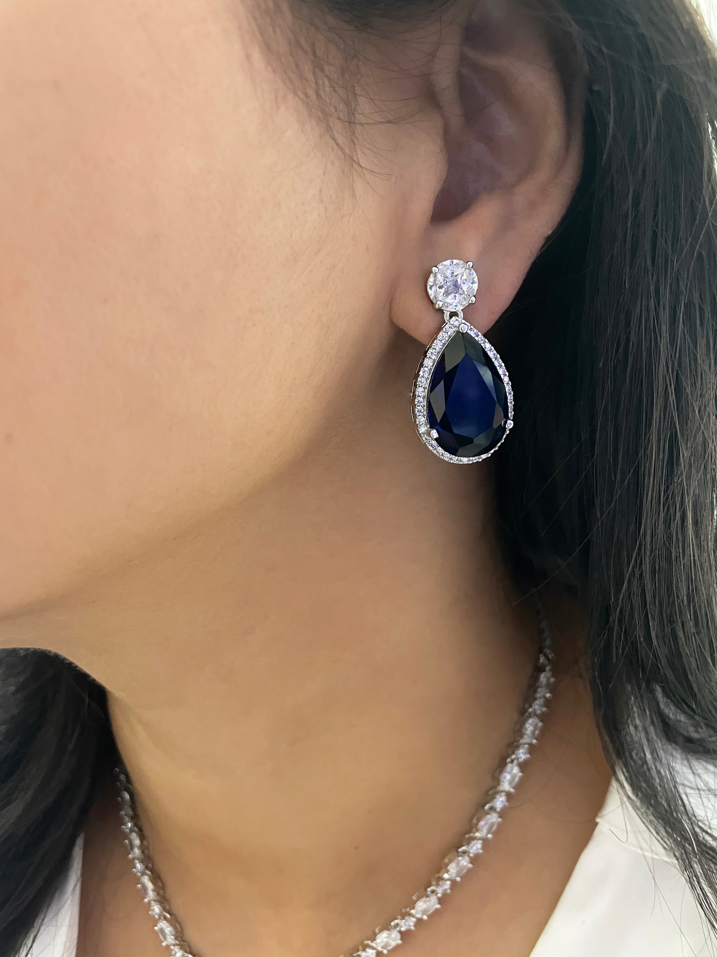 Aadra Pear Drop Lariat Necklace Set