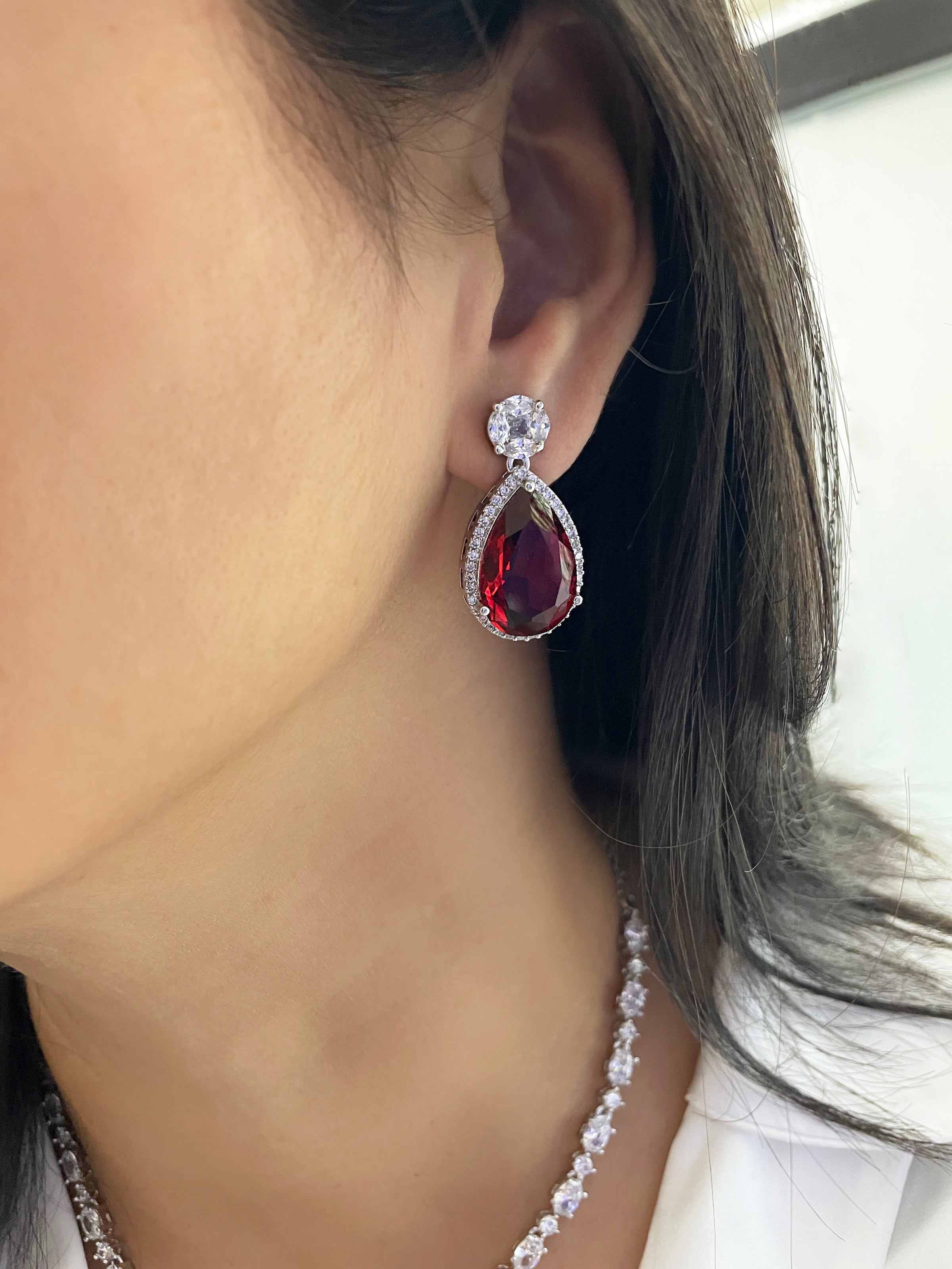 Aadra Pear Drop Lariat Necklace Set