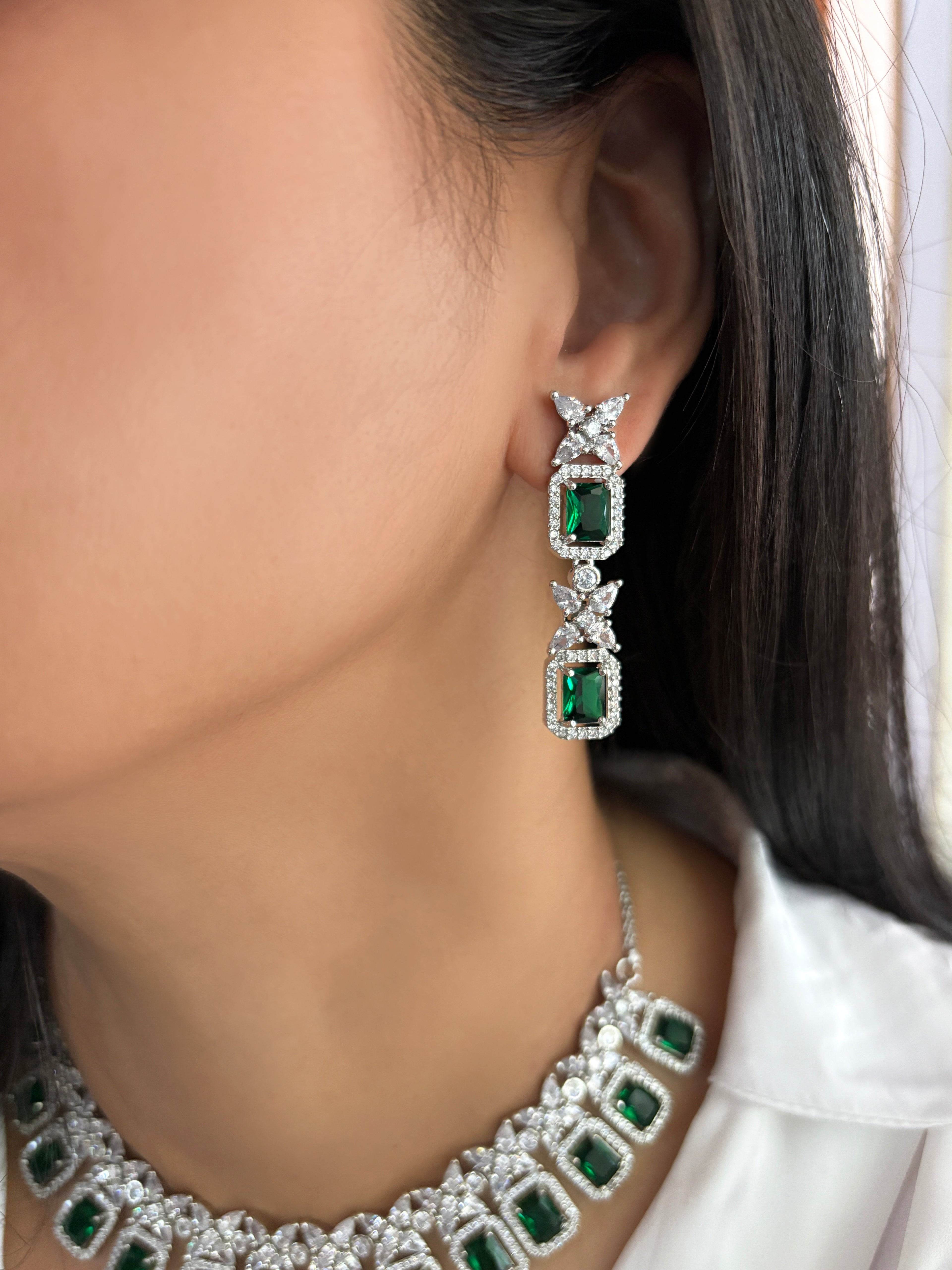 Hanvi Diamond & Emerald Necklace Set