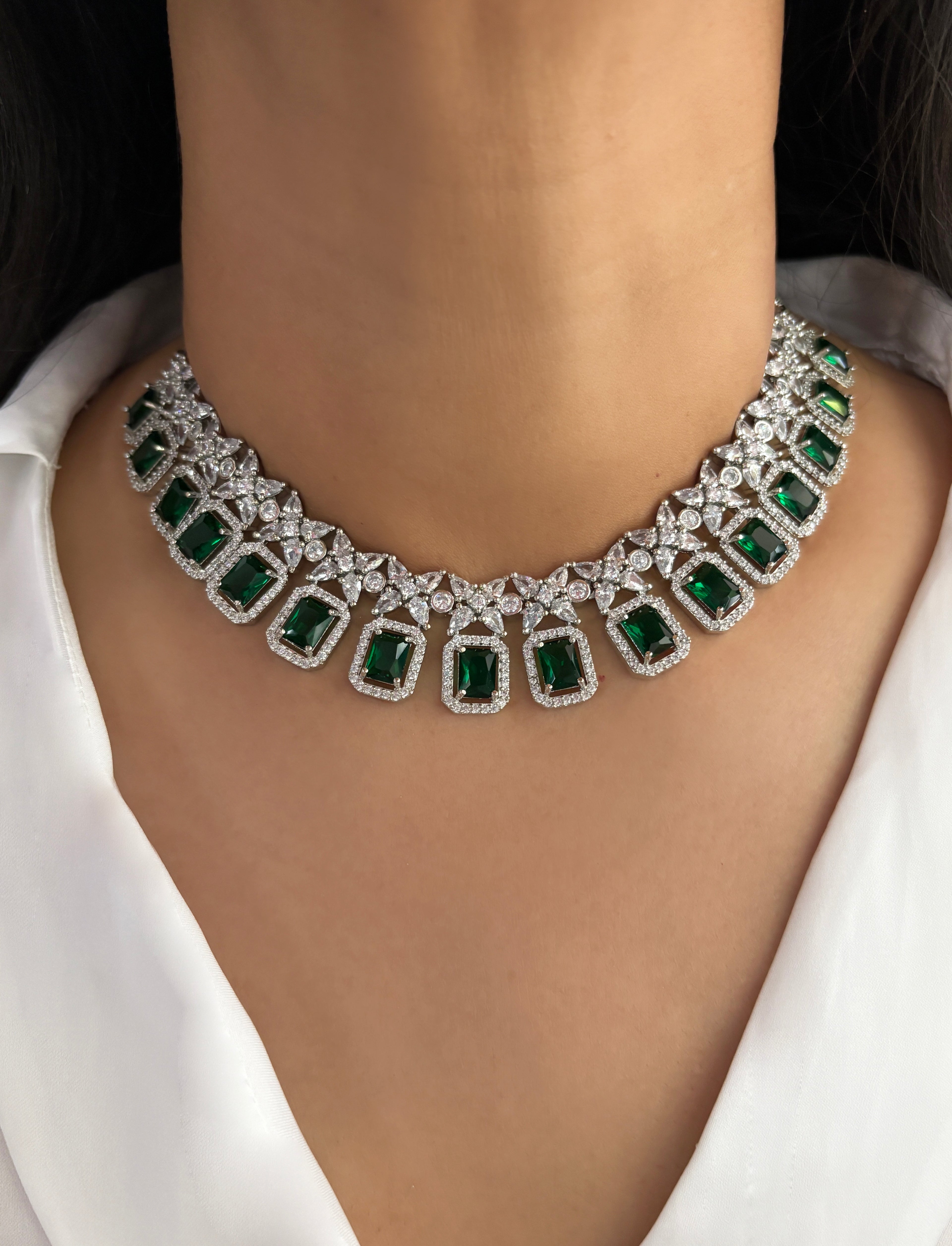 Hanvi Diamond & Emerald Necklace Set