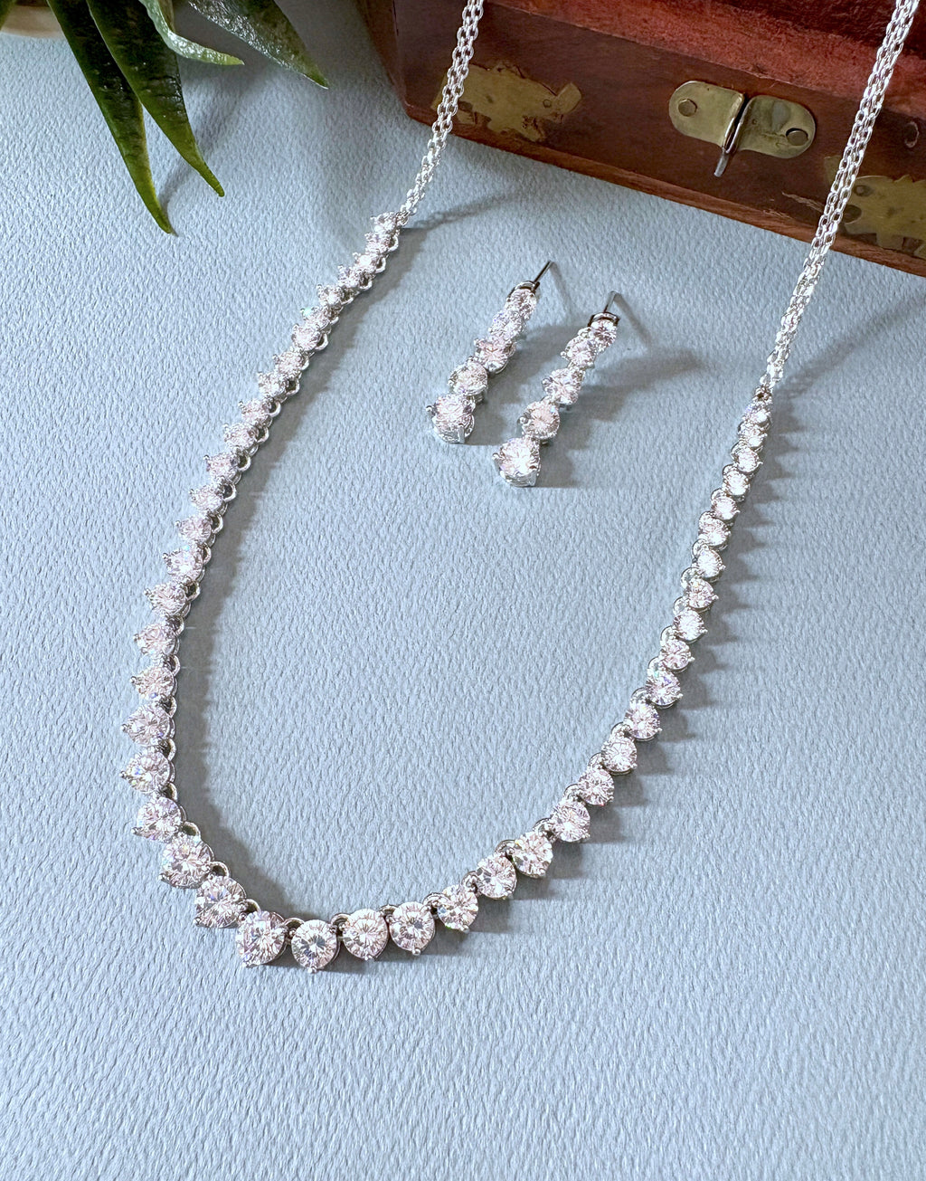 Solitairio Diamond Necklace Set