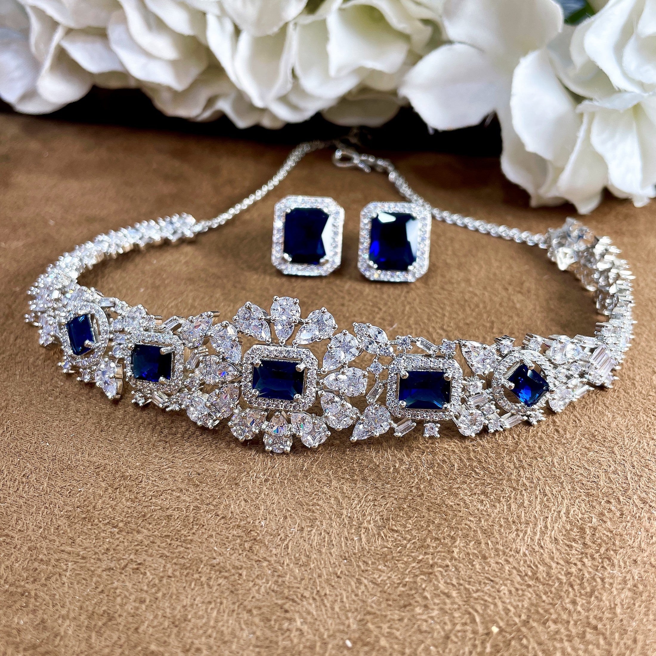 Elma Emerald Stones Choker Set