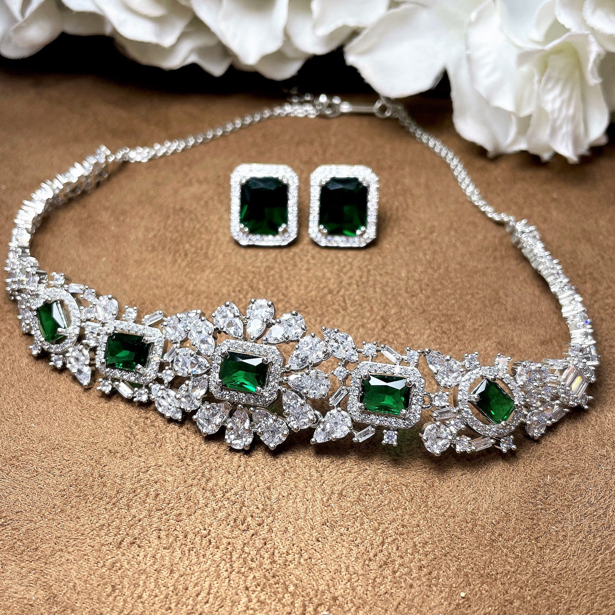 Elma Emerald Stones Choker Set