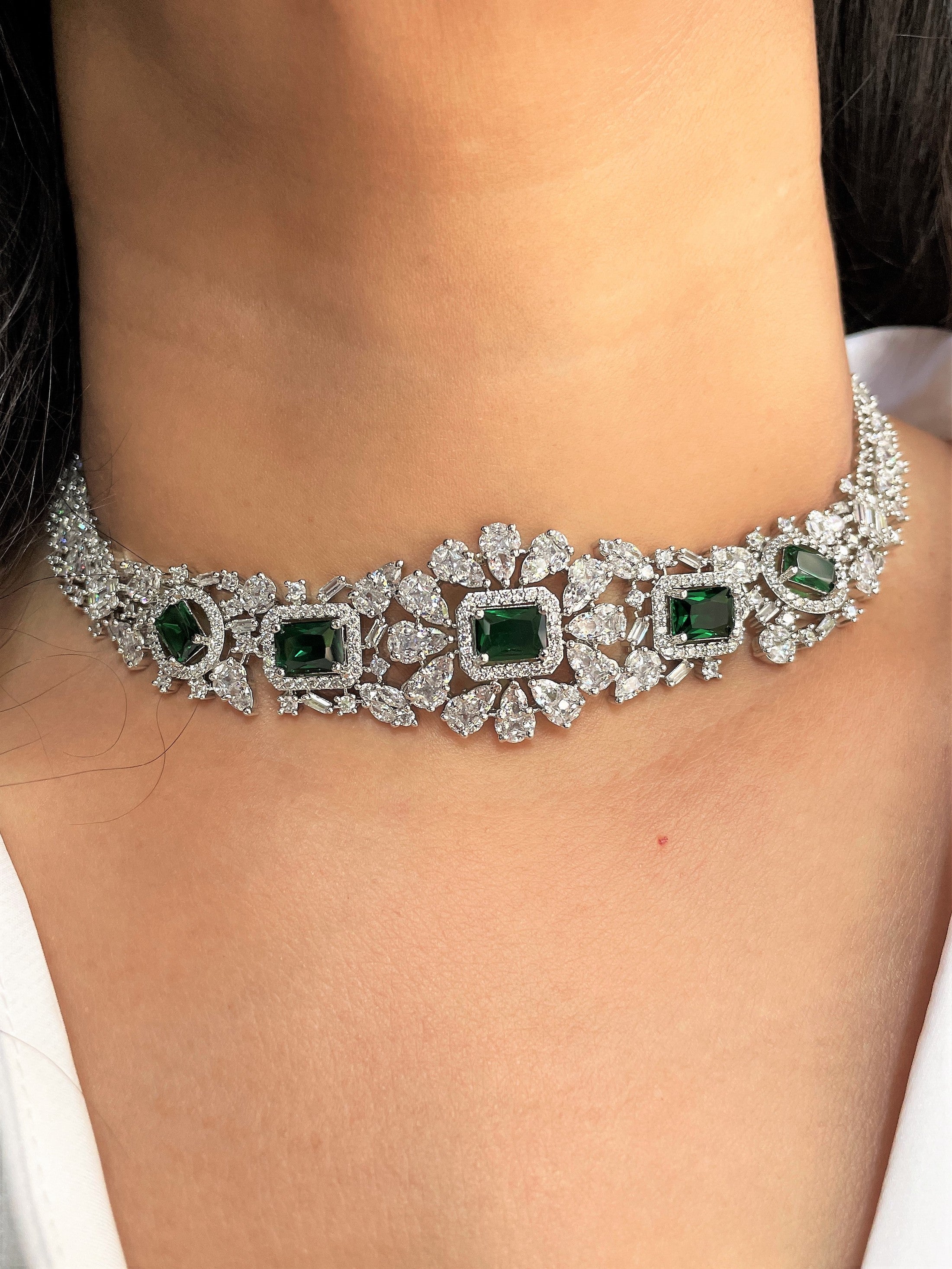Elma Emerald Stones Choker Set