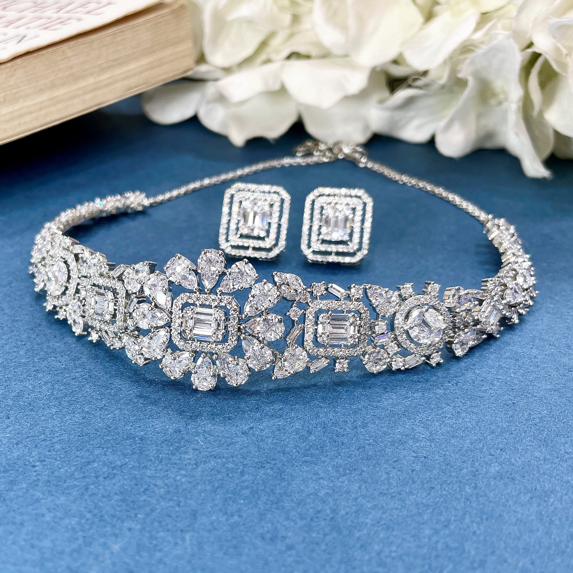 Elma Emerald Stones Choker Set