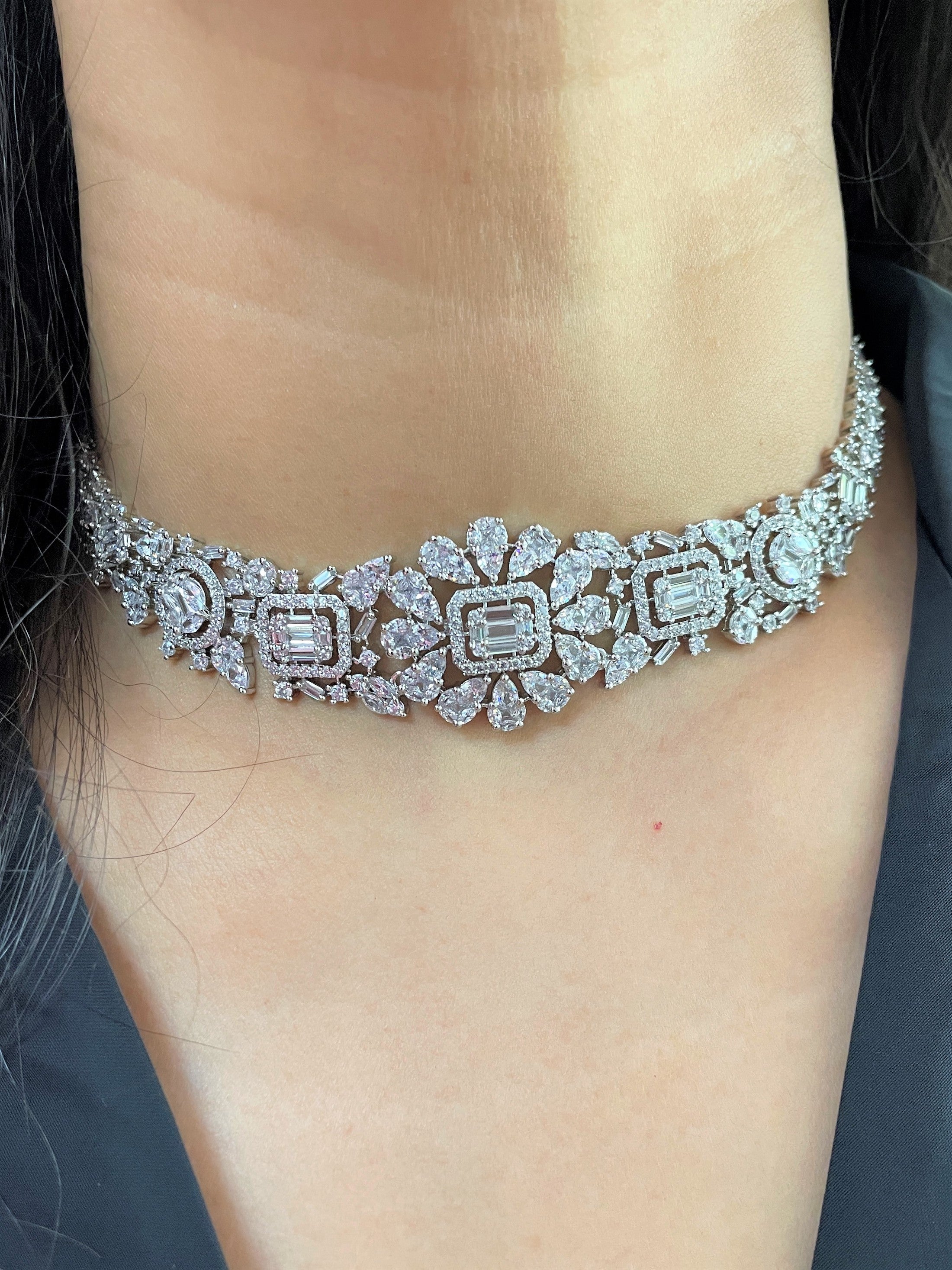 Elma Emerald Stones Choker Set