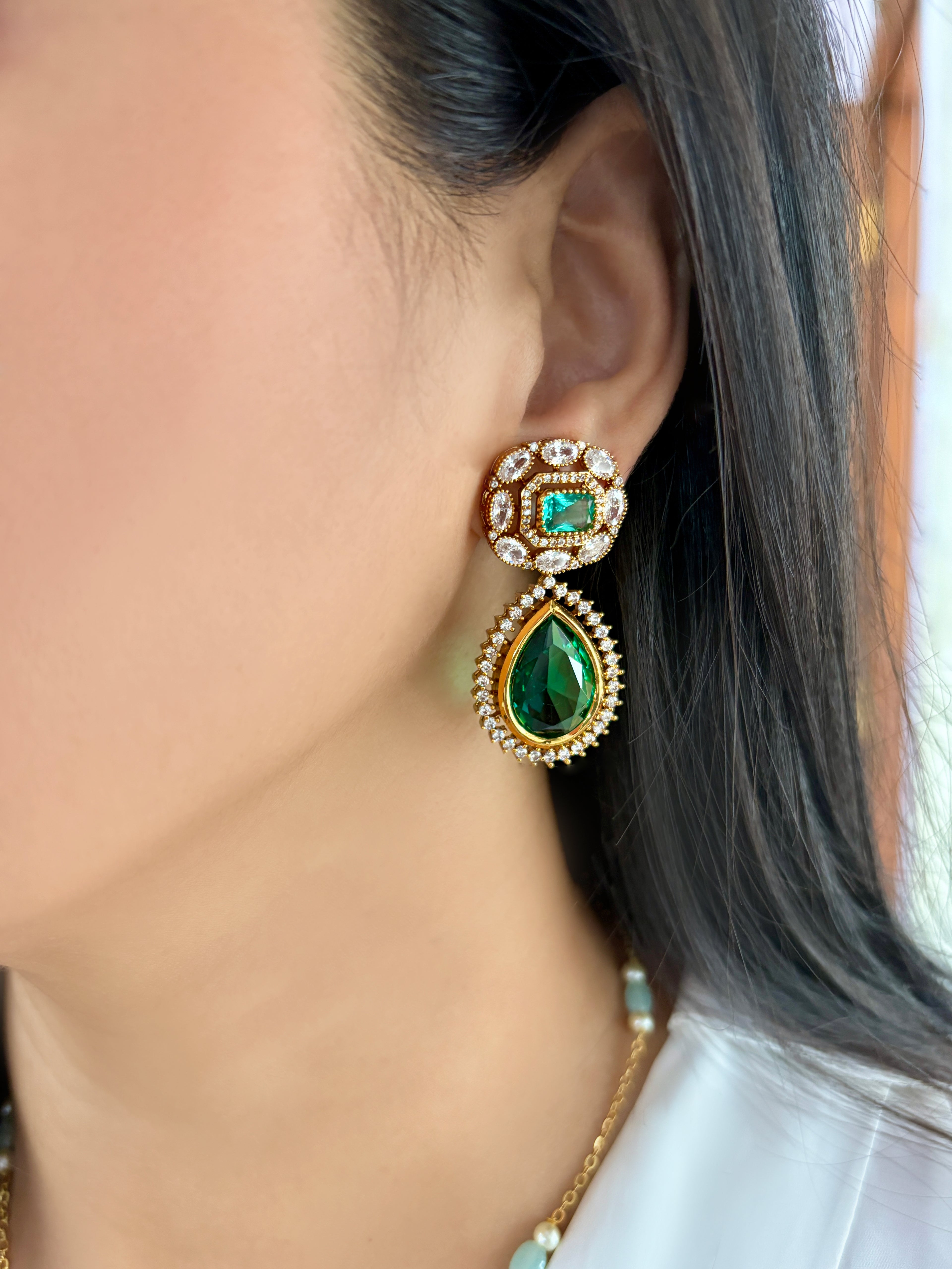 Anika Contemporary Diamond Pendant Set