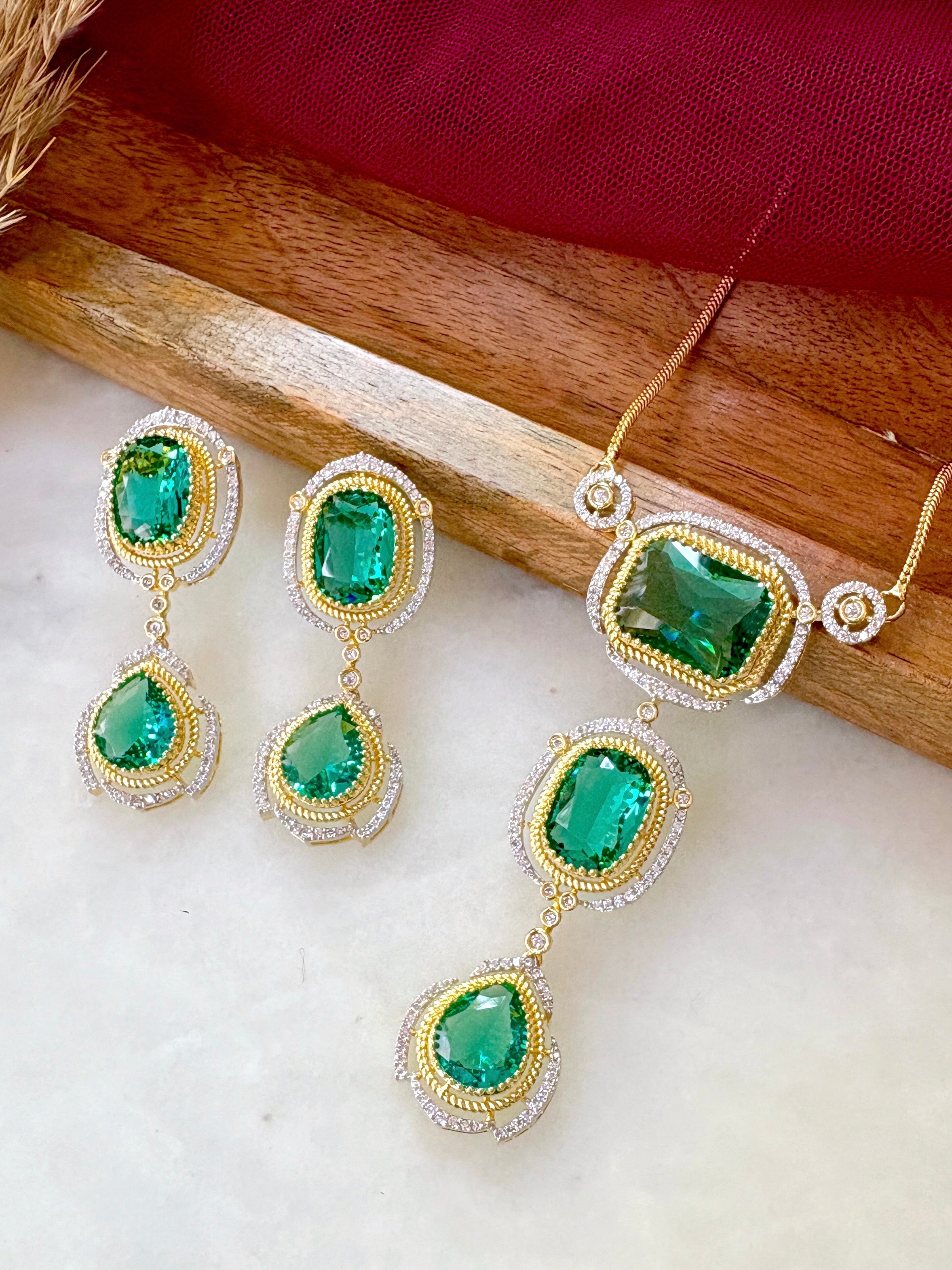 Arabella Diamond Designer Pendant Set