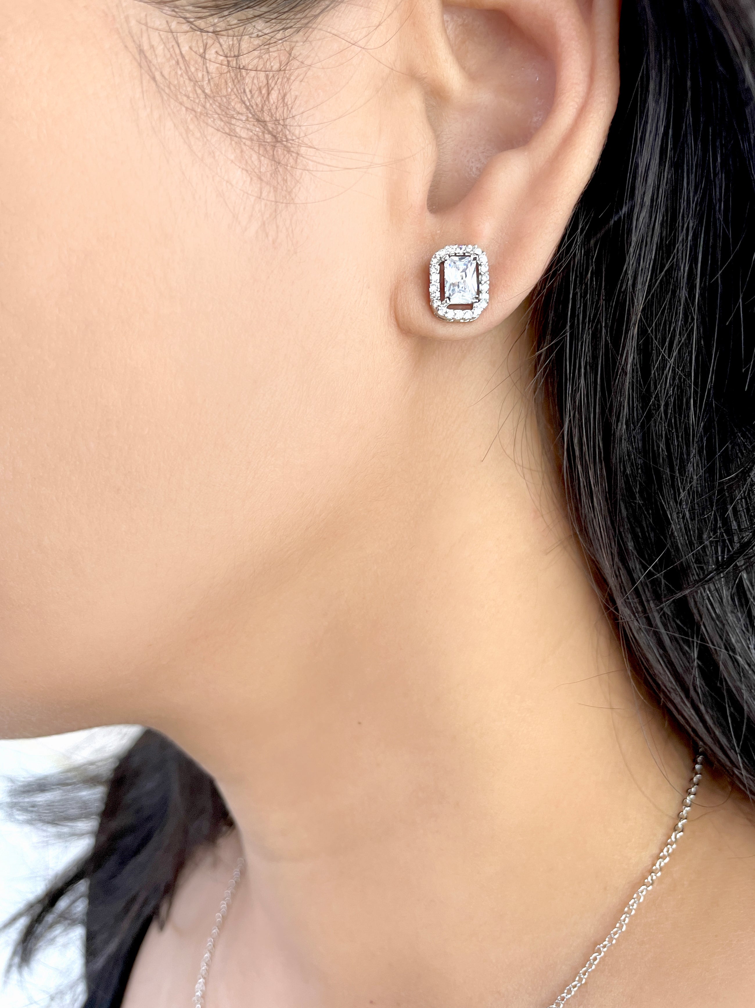 Emerald Solitaire Diamond Pendant Set